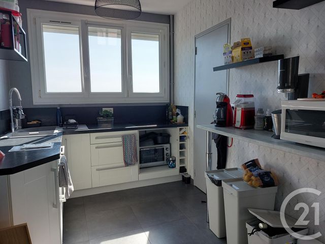 Appartement T3 à vendre - 3 pièces - 76.47 m2 - FOUGERES - 35 - BRETAGNE - Century 21 Gambetta