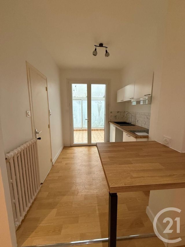 Appartement T3 à vendre - 3 pièces - 50.85 m2 - FOUGERES - 35 - BRETAGNE - Century 21 Gambetta