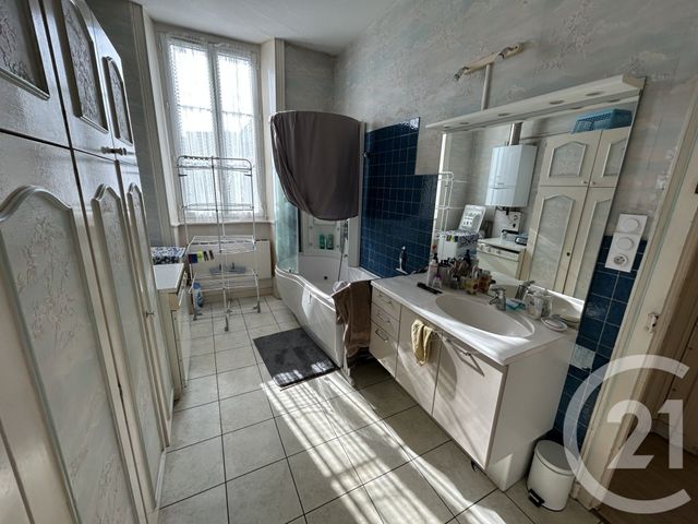 Appartement T3 à vendre - 3 pièces - 112.96 m2 - FOUGERES - 35 - BRETAGNE - Century 21 Gambetta