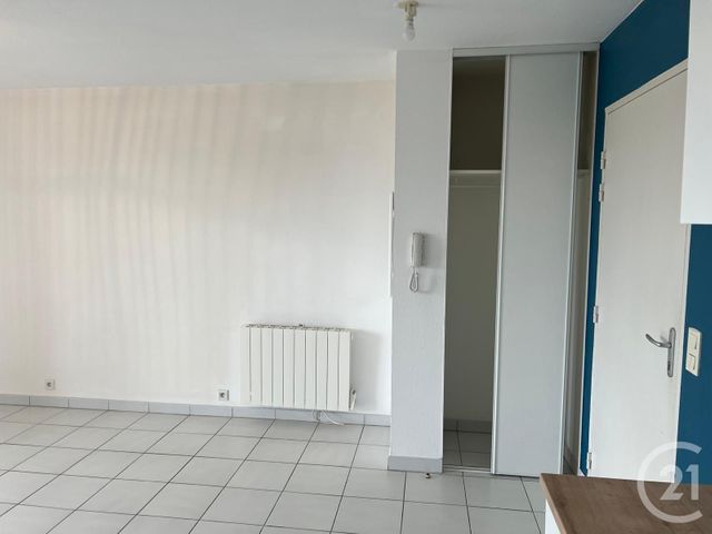 Appartement T2 à louer - 2 pièces - 39.05 m2 - FOUGERES - 35 - BRETAGNE - Century 21 Gambetta