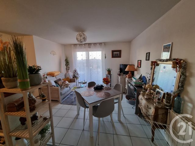 Appartement T2 à louer - 2 pièces - 39.05 m2 - FOUGERES - 35 - BRETAGNE - Century 21 Gambetta