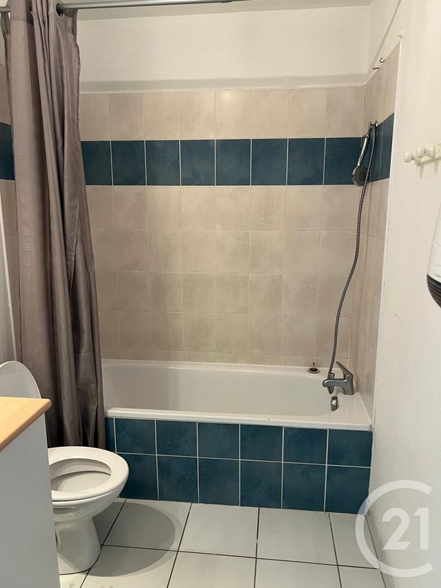 Appartement T2 à louer - 2 pièces - 39.05 m2 - FOUGERES - 35 - BRETAGNE - Century 21 Gambetta