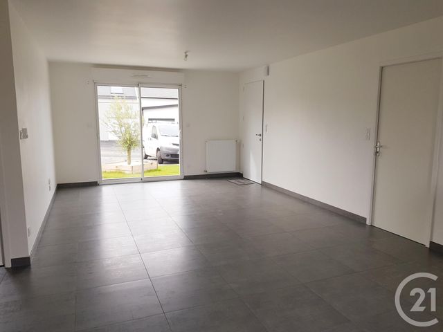 maison à louer - 3 pièces - 59.65 m2 - LECOUSSE - 35 - BRETAGNE - Century 21 Gambetta