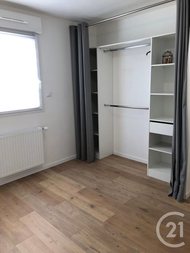 maison à louer - 3 pièces - 59.65 m2 - LECOUSSE - 35 - BRETAGNE - Century 21 Gambetta