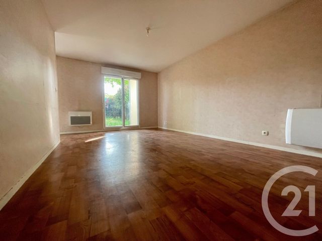 Appartement T3 à vendre - 3 pièces - 64.5 m2 - FOUGERES - 35 - BRETAGNE - Century 21 Gambetta