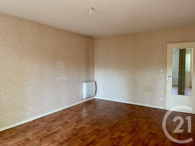 Appartement T3 à vendre - 3 pièces - 64.5 m2 - FOUGERES - 35 - BRETAGNE - Century 21 Gambetta