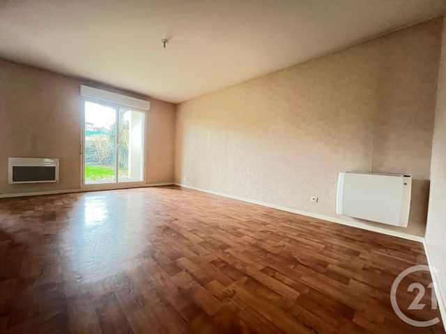 Appartement T3 à vendre - 3 pièces - 64.5 m2 - FOUGERES - 35 - BRETAGNE - Century 21 Gambetta