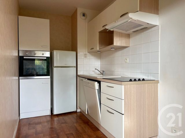 Appartement T3 à vendre - 3 pièces - 64.5 m2 - FOUGERES - 35 - BRETAGNE - Century 21 Gambetta