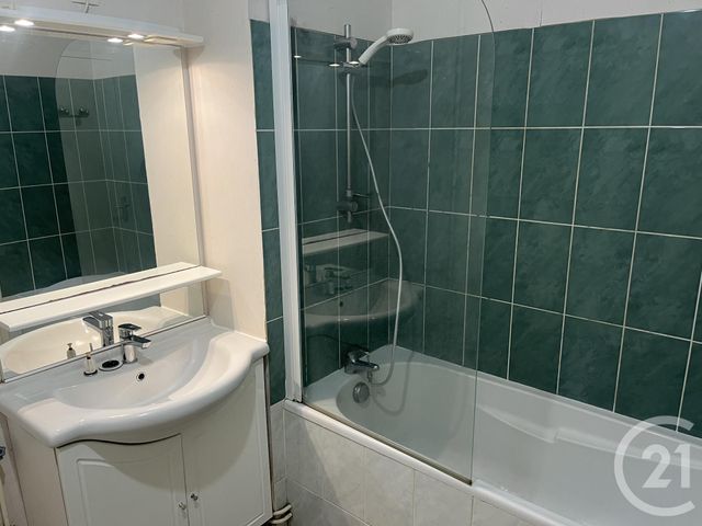 Appartement T3 à vendre - 3 pièces - 64.5 m2 - FOUGERES - 35 - BRETAGNE - Century 21 Gambetta