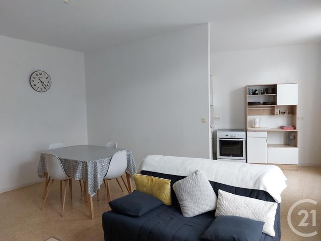 Appartement T3 à louer - 3 pièces - 59.01 m2 - FOUGERES - 35 - BRETAGNE - Century 21 Gambetta