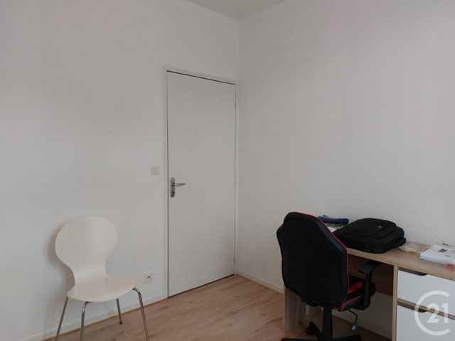 Appartement T3 à louer - 3 pièces - 59.01 m2 - FOUGERES - 35 - BRETAGNE - Century 21 Gambetta