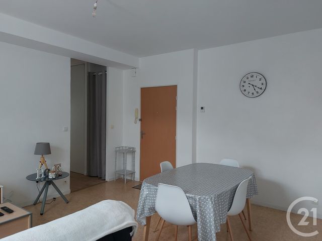 Appartement T3 à louer - 3 pièces - 59.01 m2 - FOUGERES - 35 - BRETAGNE - Century 21 Gambetta