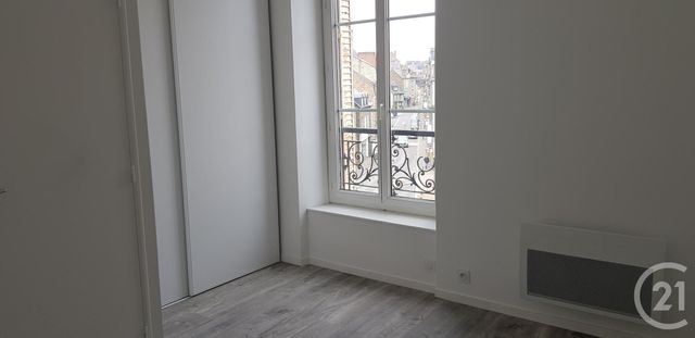 Appartement T2 à louer - 2 pièces - 28.72 m2 - FOUGERES - 35 - BRETAGNE - Century 21 Gambetta