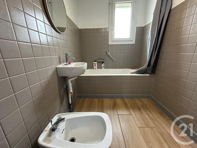 maison à vendre - 5 pièces - 75.0 m2 - FOUGERES - 35 - BRETAGNE - Century 21 Gambetta