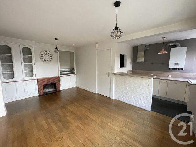 Appartement T3 à louer - 3 pièces - 58.19 m2 - FOUGERES - 35 - BRETAGNE - Century 21 Gambetta