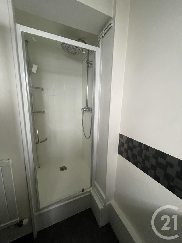 Appartement T3 à louer - 3 pièces - 58.19 m2 - FOUGERES - 35 - BRETAGNE - Century 21 Gambetta