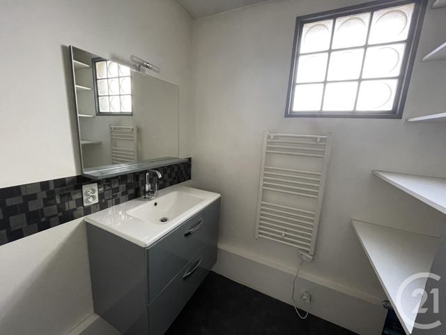 Appartement T3 à louer - 3 pièces - 58.19 m2 - FOUGERES - 35 - BRETAGNE - Century 21 Gambetta