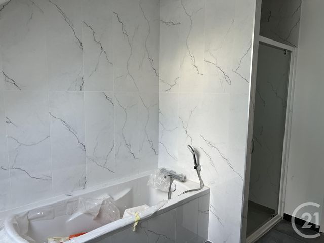 maison à louer - 4 pièces - 100.0 m2 - LECOUSSE - 35 - BRETAGNE - Century 21 Gambetta