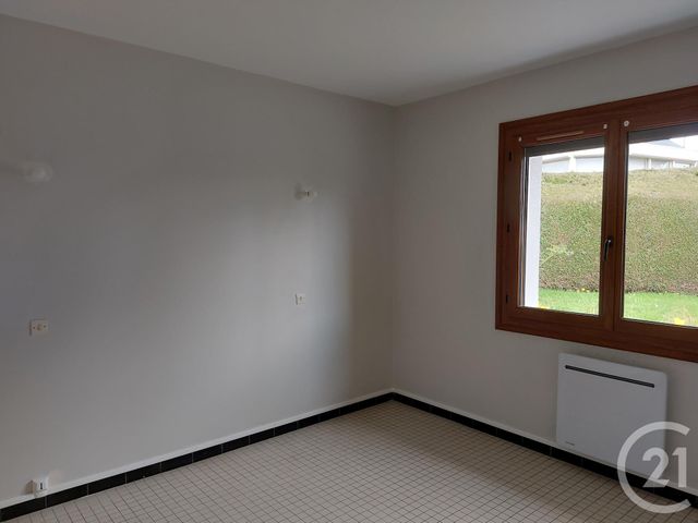 maison à louer - 2 pièces - 62.03 m2 - ST GERMAIN EN COGLES - 35 - BRETAGNE - Century 21 Gambetta