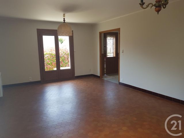 maison à louer - 2 pièces - 62.03 m2 - ST GERMAIN EN COGLES - 35 - BRETAGNE - Century 21 Gambetta