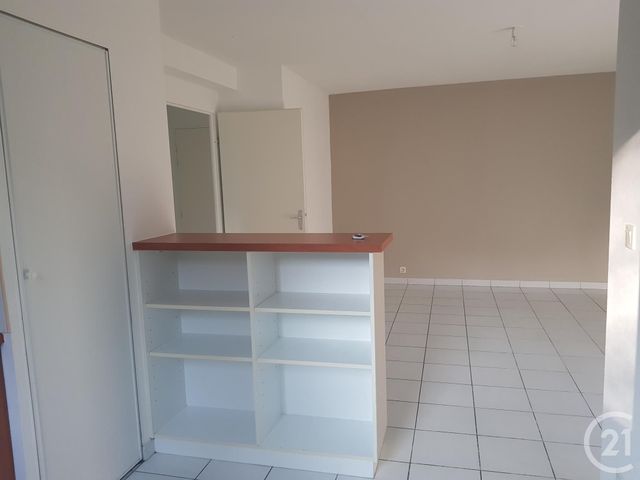 Appartement T2 à louer - 2 pièces - 44.66 m2 - FOUGERES - 35 - BRETAGNE - Century 21 Gambetta
