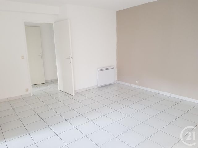 Appartement T2 à louer - 2 pièces - 44.66 m2 - FOUGERES - 35 - BRETAGNE - Century 21 Gambetta