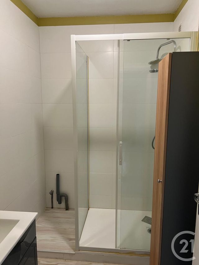 Appartement à louer - 3 pièces - 62.43 m2 - FOUGERES - 35 - BRETAGNE - Century 21 Gambetta