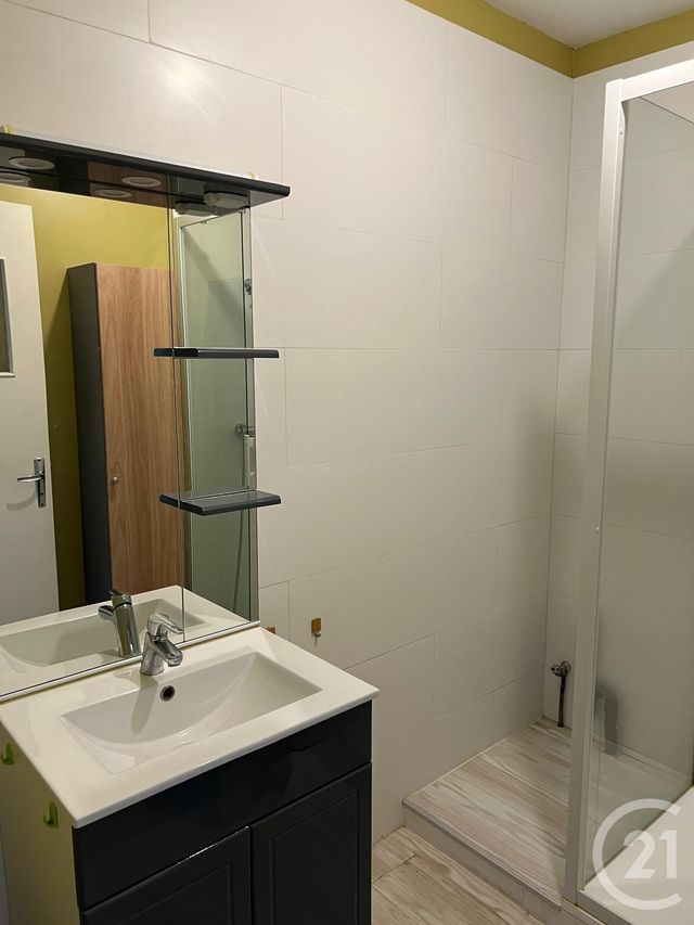 Appartement à louer - 3 pièces - 62.43 m2 - FOUGERES - 35 - BRETAGNE - Century 21 Gambetta