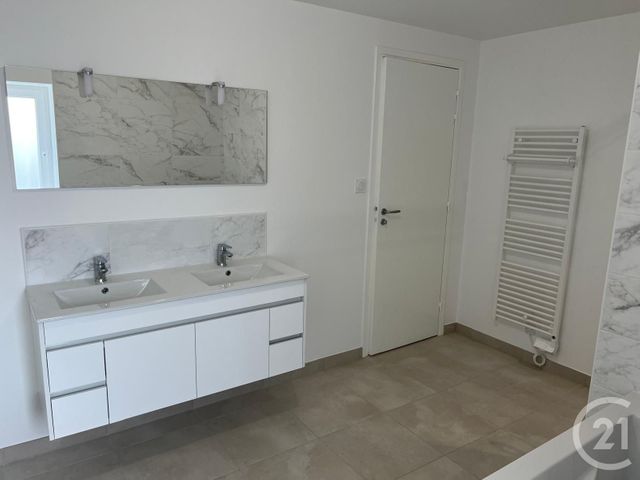 maison à louer - 4 pièces - 118.8 m2 - LE CHATELLIER - 35 - BRETAGNE - Century 21 Gambetta