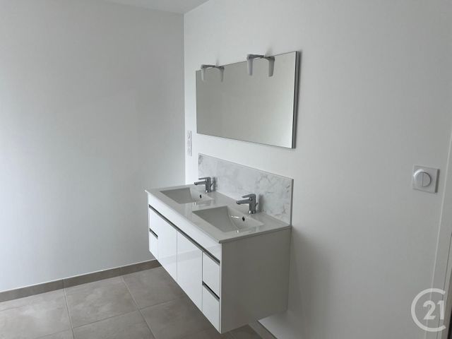 maison à louer - 4 pièces - 118.8 m2 - LE CHATELLIER - 35 - BRETAGNE - Century 21 Gambetta