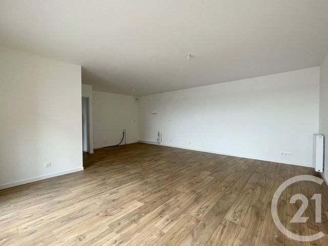 Appartement T4 à vendre - 4 pièces - 84.0 m2 - FOUGERES - 35 - BRETAGNE - Century 21 Gambetta