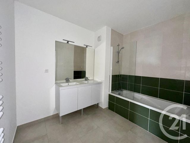 Appartement T4 à vendre - 4 pièces - 84.0 m2 - FOUGERES - 35 - BRETAGNE - Century 21 Gambetta