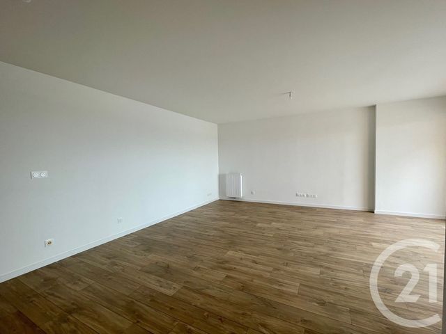 Appartement T4 à vendre - 4 pièces - 84.0 m2 - FOUGERES - 35 - BRETAGNE - Century 21 Gambetta