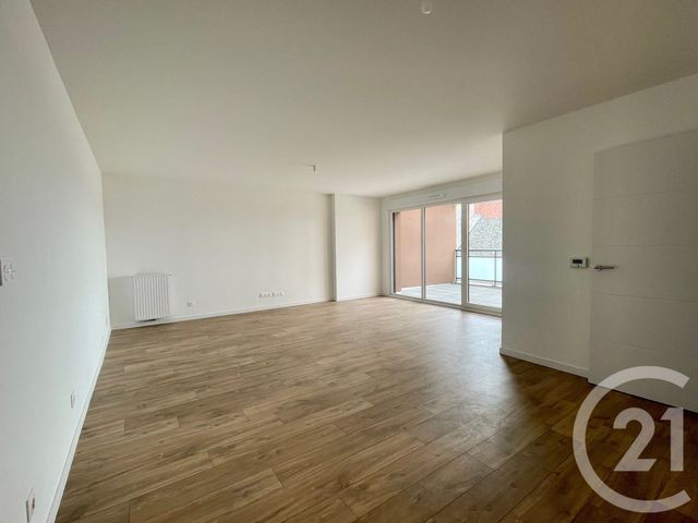 Appartement T4 à vendre - 4 pièces - 84.0 m2 - FOUGERES - 35 - BRETAGNE - Century 21 Gambetta