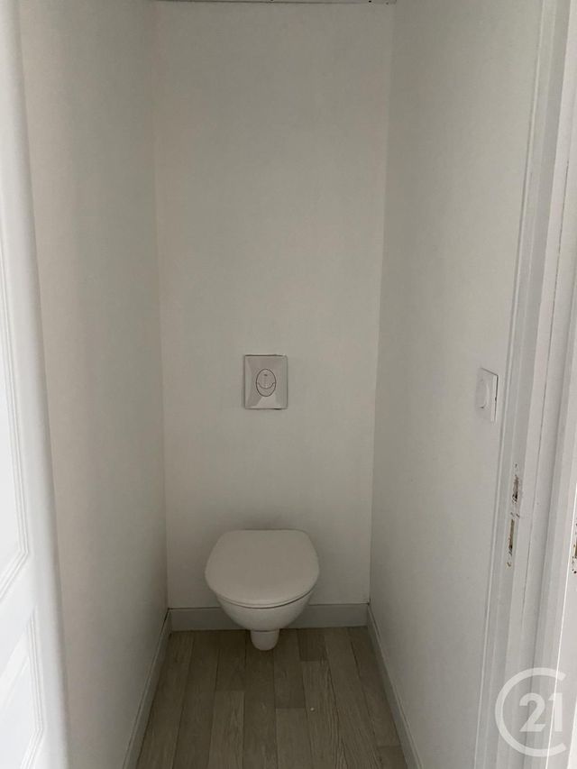 Appartement à louer - 2 pièces - 34.94 m2 - FOUGERES - 35 - BRETAGNE - Century 21 Gambetta