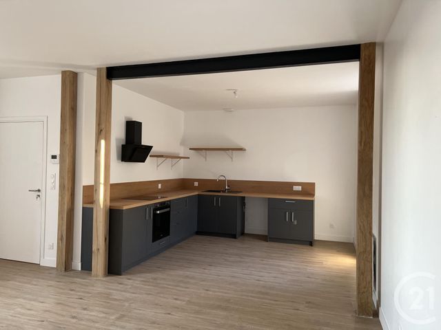 Appartement à louer - 3 pièces - 79.44 m2 - FOUGERES - 35 - BRETAGNE - Century 21 Gambetta