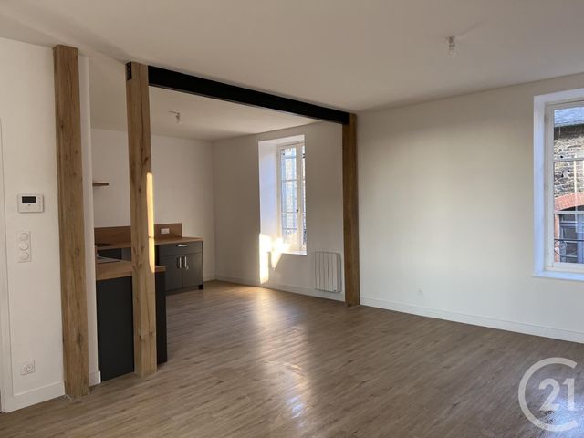 Appartement à louer - 3 pièces - 79.44 m2 - FOUGERES - 35 - BRETAGNE - Century 21 Gambetta