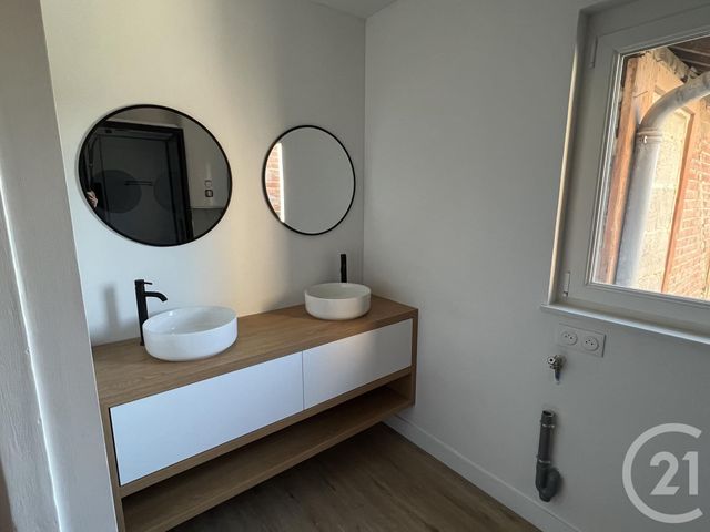 Appartement à louer - 3 pièces - 79.44 m2 - FOUGERES - 35 - BRETAGNE - Century 21 Gambetta