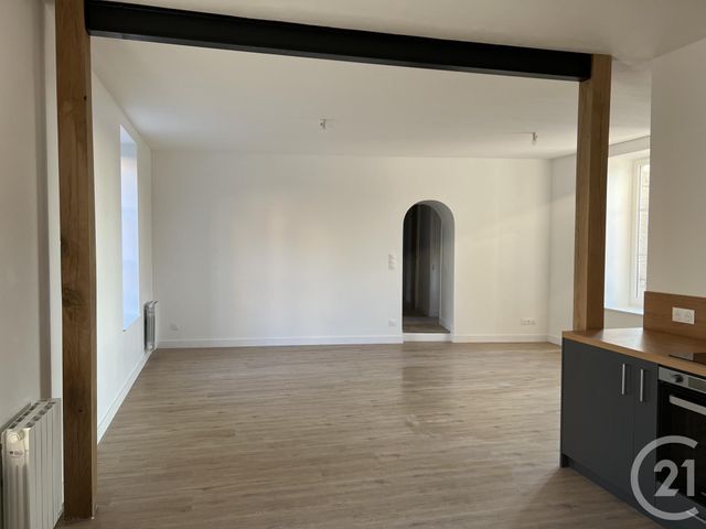 Appartement à louer - 3 pièces - 79.44 m2 - FOUGERES - 35 - BRETAGNE - Century 21 Gambetta