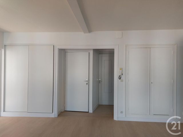 Appartement F2 à louer - 2 pièces - 50.0 m2 - FOUGERES - 35 - BRETAGNE - Century 21 Gambetta