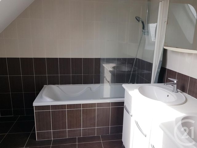 maison à louer - 4 pièces - 90.0 m2 - FOUGERES - 35 - BRETAGNE - Century 21 Gambetta