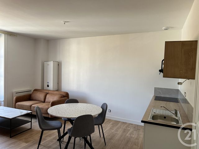 Appartement à louer - 2 pièces - 44.89 m2 - FOUGERES - 35 - BRETAGNE - Century 21 Gambetta