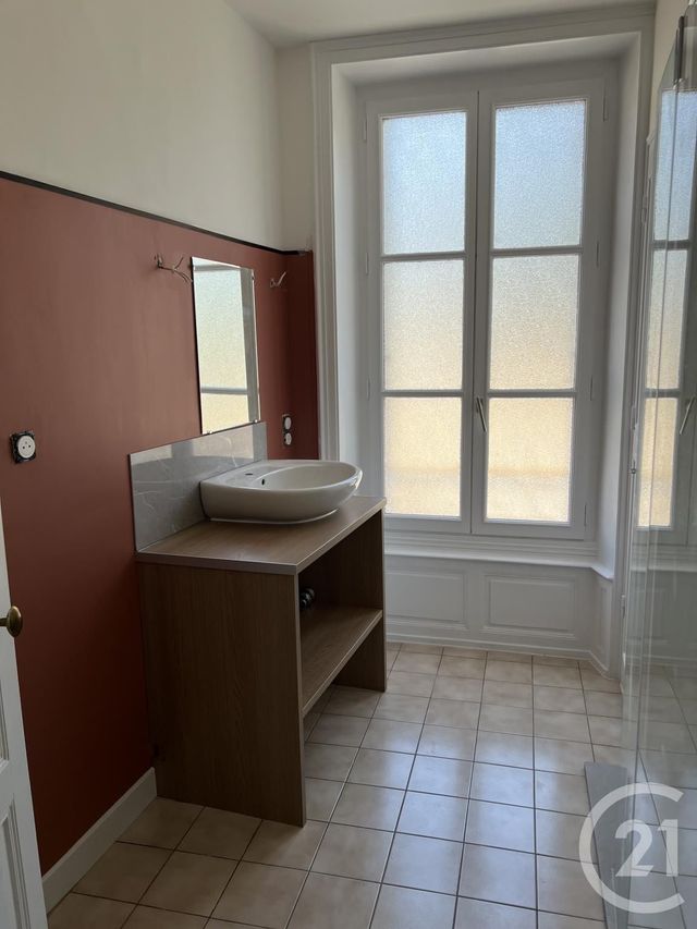 Appartement à louer - 2 pièces - 44.89 m2 - FOUGERES - 35 - BRETAGNE - Century 21 Gambetta