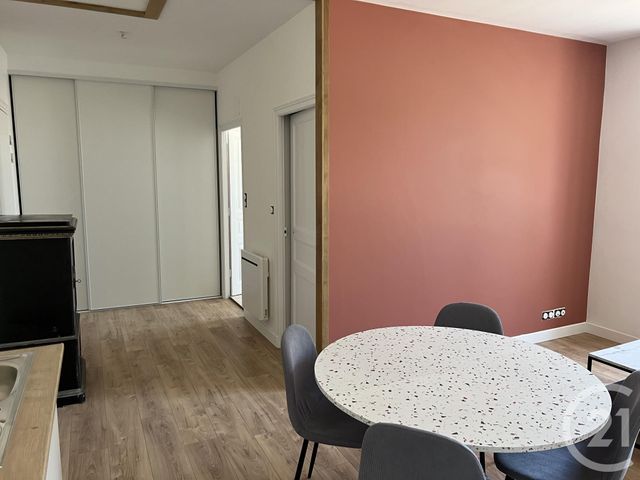Appartement à louer - 2 pièces - 44.89 m2 - FOUGERES - 35 - BRETAGNE - Century 21 Gambetta