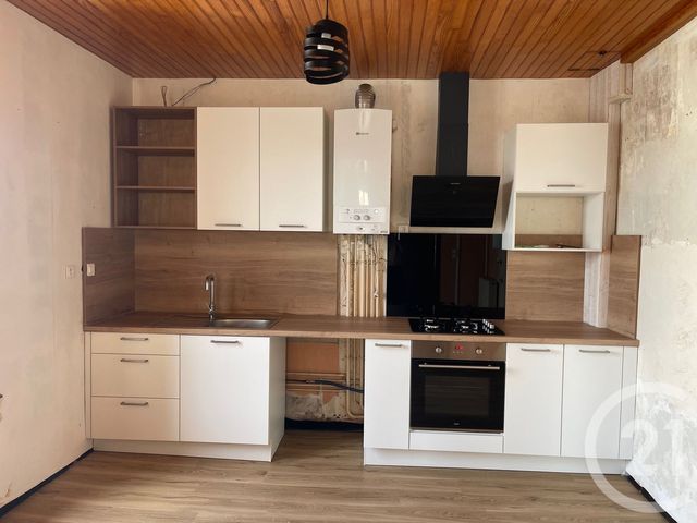 Appartement T3 à vendre - 3 pièces - 60.7 m2 - FOUGERES - 35 - BRETAGNE - Century 21 Gambetta