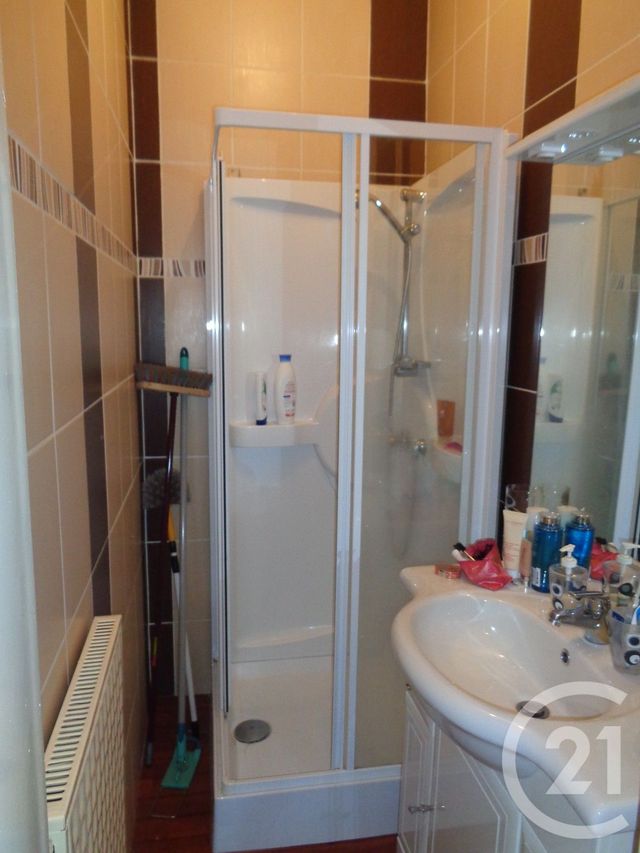 Appartement T3 à vendre - 3 pièces - 60.7 m2 - FOUGERES - 35 - BRETAGNE - Century 21 Gambetta