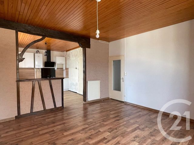 Appartement T3 à vendre - 3 pièces - 60.7 m2 - FOUGERES - 35 - BRETAGNE - Century 21 Gambetta
