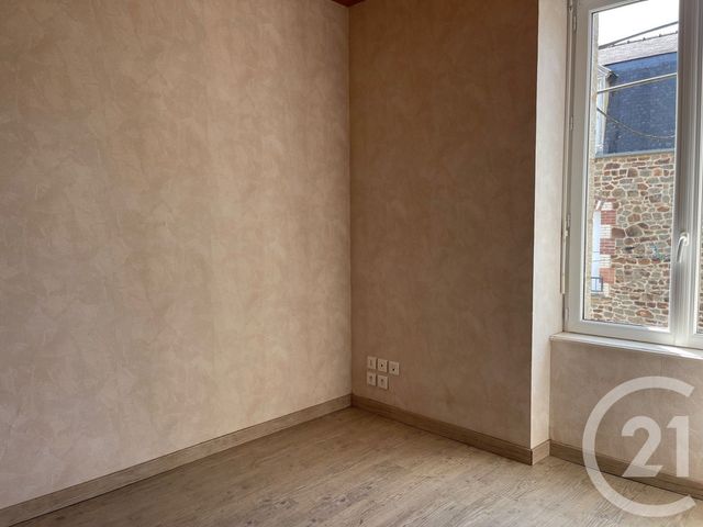 Appartement T3 à vendre - 3 pièces - 60.7 m2 - FOUGERES - 35 - BRETAGNE - Century 21 Gambetta