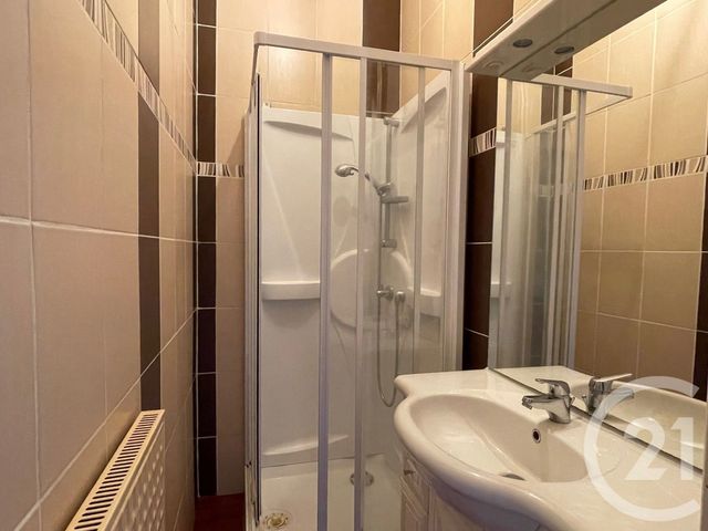 Appartement T3 à vendre - 3 pièces - 60.7 m2 - FOUGERES - 35 - BRETAGNE - Century 21 Gambetta
