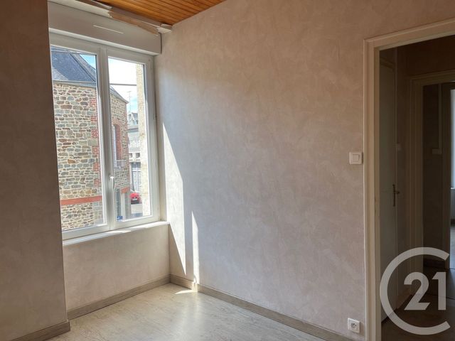 Appartement T3 à vendre - 3 pièces - 60.7 m2 - FOUGERES - 35 - BRETAGNE - Century 21 Gambetta